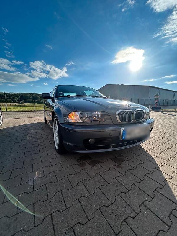 Grau Gebraucht 2001 BMW 325 Coupé | 6.800 € (Etwas zu teuer) - Bild 1/4