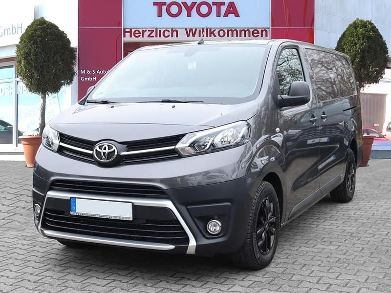 Basaltgrau metallic Gebraucht 2024 Toyota Proace Comfort Van / Kleinbus | 37.990 € (Etwas zu teuer) - Bild 1/4