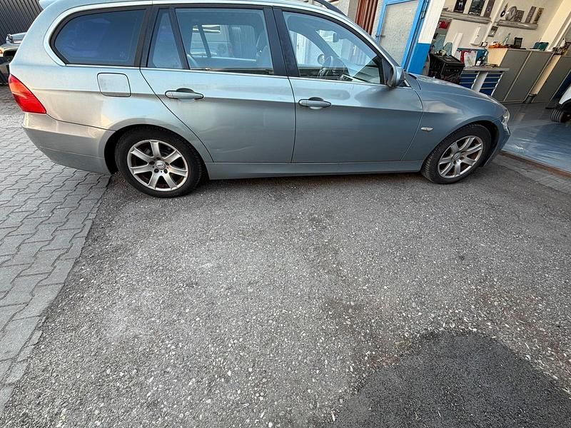 Gebraucht BMW 325 217 PS (159 kW) 2006 Silber Kombi
