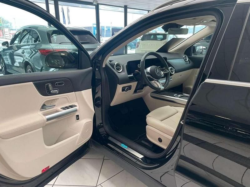 Gebraucht Mercedes EQA300 167 kW (228 PS) 2024 Kosmosschwarz  metalliclack SUV