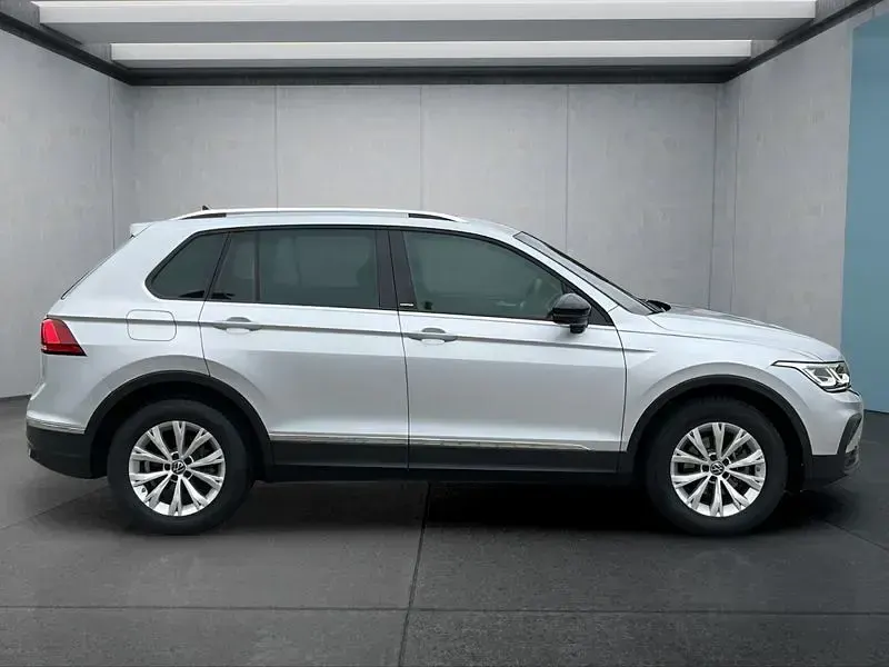 Gebraucht VW Tiguan 150 PS (110 kW) 2022 Silber SUV