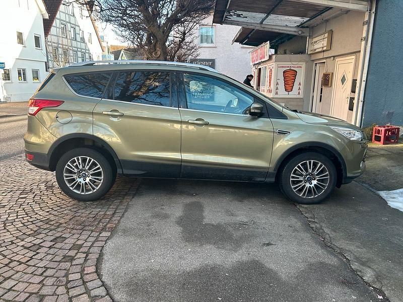 Gebraucht Ford Kuga 180 PS (132 kW) 2013 Braun SUV