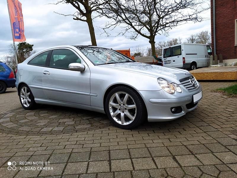 Gebraucht Mercedes C200 163 PS (119 kW) 2005 Silber Coupé