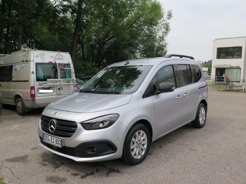 Silber Gebraucht 2024 Mercedes Citan 110 Kombi | 31.590 € - Bild 1/3