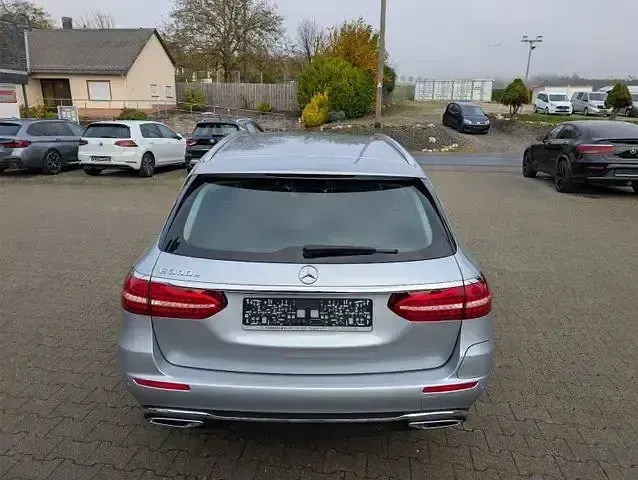 Gebraucht Mercedes E300 Avantgarde 320 PS (235 kW) 2022 Hightech silber Kombi