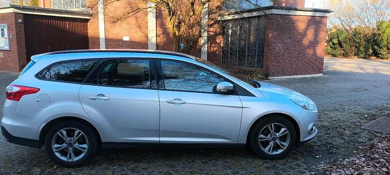 Gebraucht Ford Focus 125 PS (91 kW) 2013 Silber Kombi