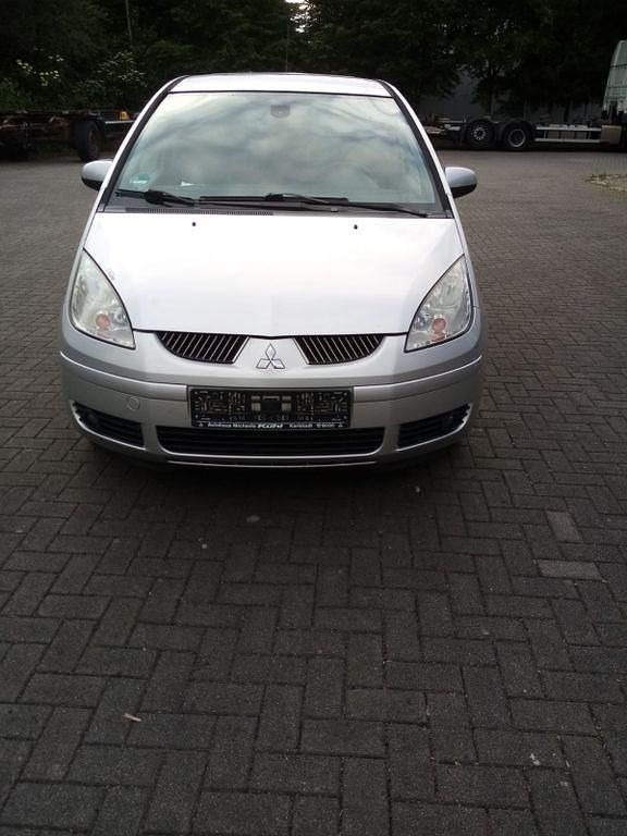 Gebraucht Mitsubishi Colt 95 PS (69 kW) 2007 Silber Van / Kleinbus