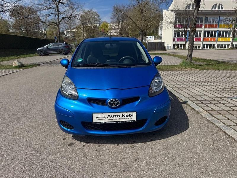 Gebraucht Toyota Aygo Edition 68 PS (50 kW) 2011 Blau Kleinwagen
