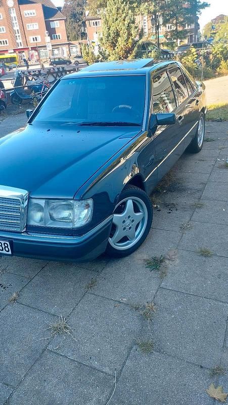 Schwarz Gebraucht 1993 Mercedes 200 Kleinwagen | 4.900 € - Bild 1/4