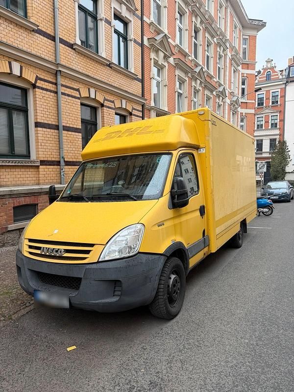 Second-hand Iveco 35.12 109 CP (80 kW) 2009 Galben Van