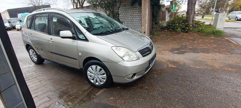 Gebraucht Toyota Corolla Verso 110 PS (80 kW) 2002 Gold Van / Kleinbus