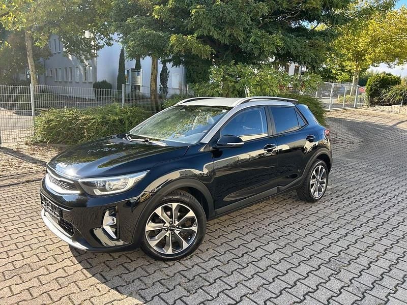 (abp) aurora black pearl m Gebraucht 2021 Kia Stonic SUV | 15.980 € (Guter Preis) - Bild 1/4