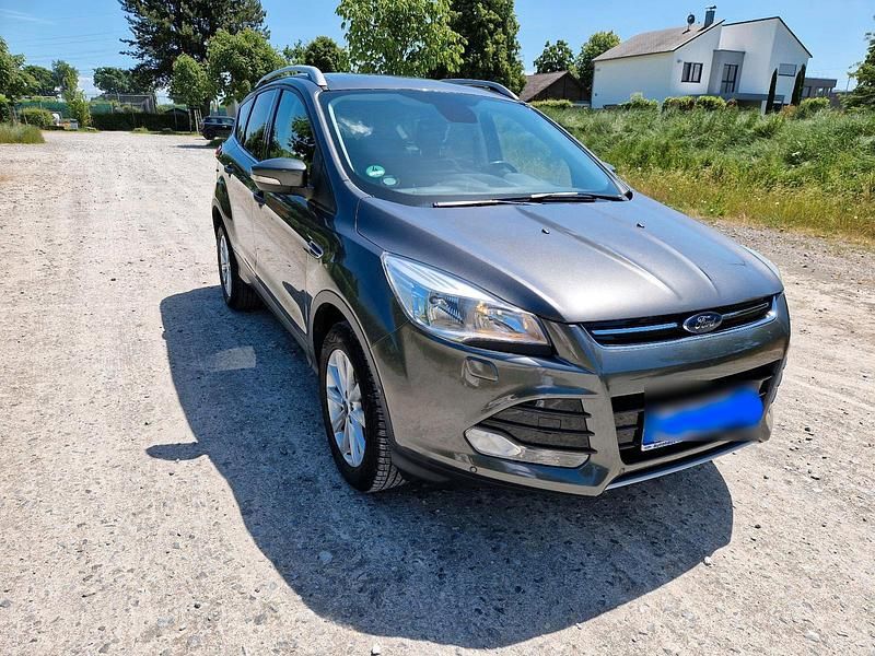 Grau Gebraucht 2016 Ford Kuga Titanium SUV | 12.200 € (Guter Preis) - Bild 1/4