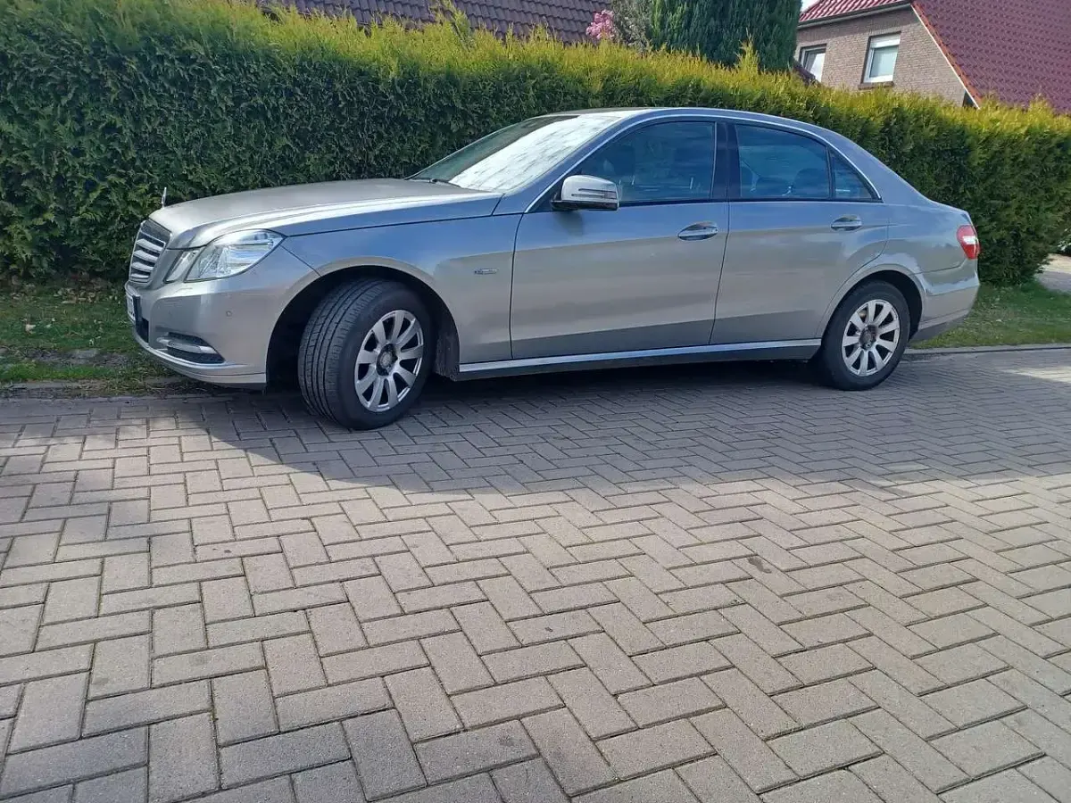 Gebraucht Mercedes E300 Elegance 231 PS (169 kW) 2012 Silber Limousine