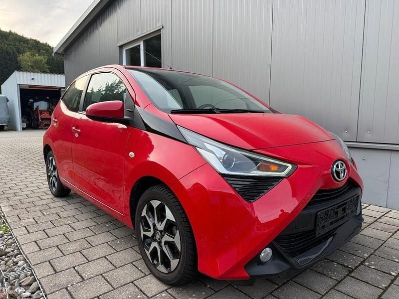 Rot Gebraucht 2019 Toyota Aygo Kleinwagen | 11.990 € (Fairer Preis) - Bild 1/4
