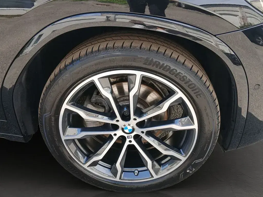 Gebraucht BMW X4 M Sport 190 PS (139 kW) 2025 Schwarz SUV