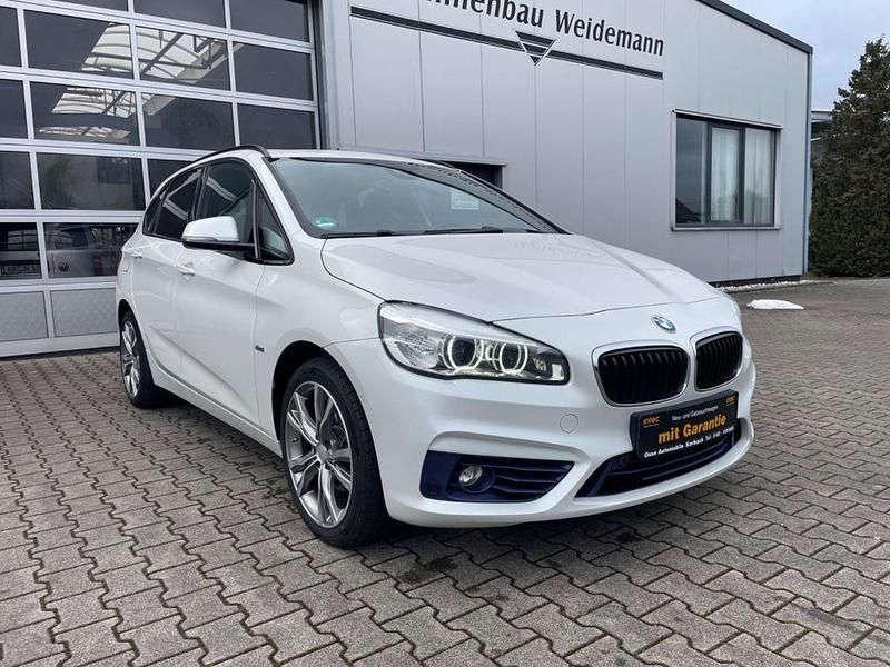 Gebraucht BMW 218 Active Tourer Sport Line 150 PS (110 kW) 2017 Weiß Van / Kleinbus
