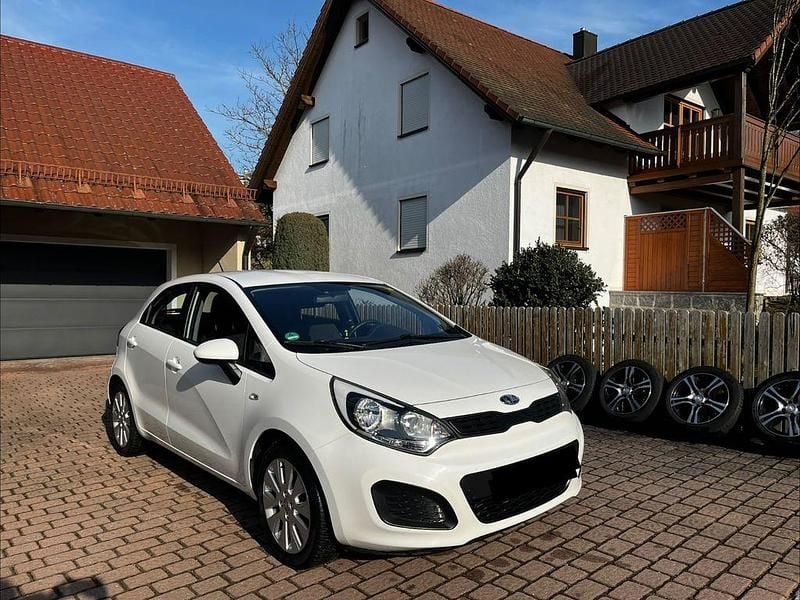 Gebraucht Kia Rio Edition 7 109 PS (80 kW) 2011 Weiß Limousine