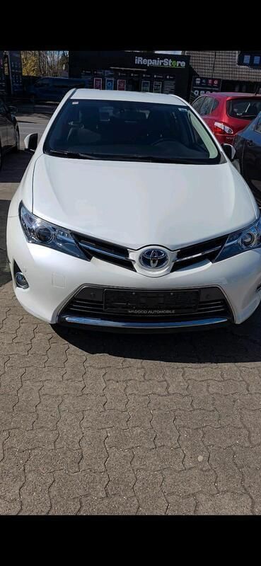 Weiß Gebraucht 2013 Toyota Auris Hybrid Edition Kombi | 13.000 € (Fairer Preis) - Bild 1/4