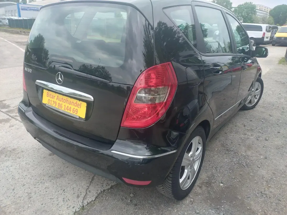 Gebraucht Mercedes A160 95 PS (69 kW) 2012 Schwarz Kleinwagen