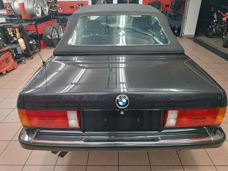 Gebraucht BMW 320 Cabriolet Performance 129 PS (94 kW) 1989 Schwarz Cabrio