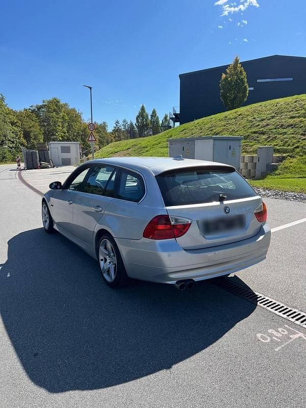 Silber Gebraucht 2006 BMW 330 Kombi | 3.599 € (Superpreis) - Bild 1/4