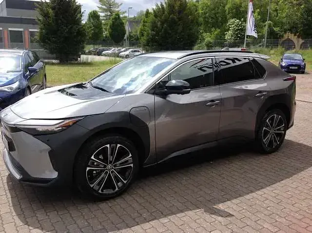 Gebraucht Toyota bZ4X 150 kW (204 PS) 2022 Palladiumsilber metallic(1l5) SUV