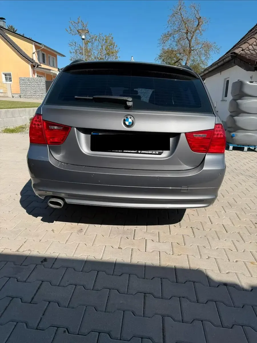 Gebraucht BMW 320 Basis 177 PS (130 kW) 2008 Grau Kombi