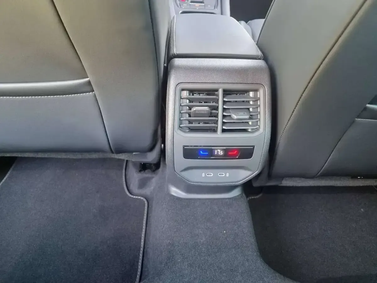 Neu Cupra Leon 150 PS (110 kW) 2026 Fjord blau Limousine