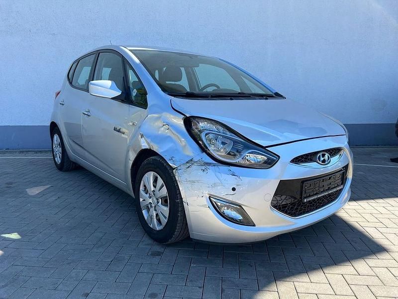 Gebraucht Hyundai ix20 Edition 116 PS (85 kW) 2012 Silber Kleinwagen