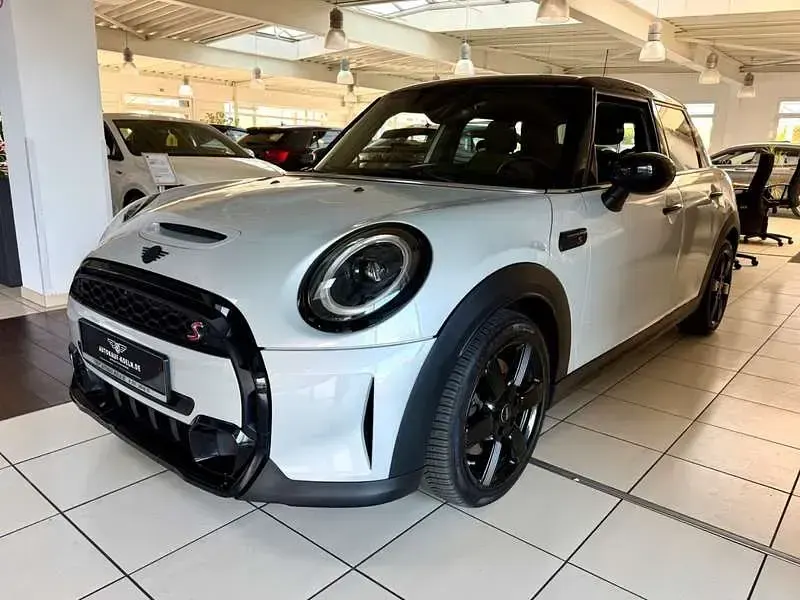 Używany Mini Cooper S Classic 178 KM (130 kW) 2022 Srebrny Hatchback