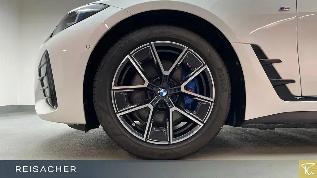 Gebraucht BMW i4 M Sport 294 kW (401 PS) 2025 Mineralweiß metallic Limousine