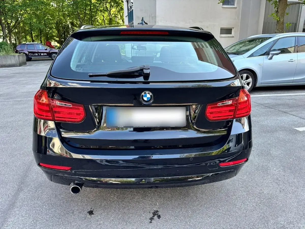 Gebraucht BMW 320 184 PS (135 kW) 2012 Schwarz Kombi