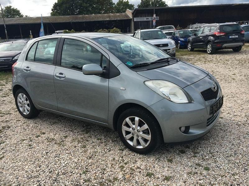 Silber Gebraucht 2008 Toyota Yaris Team Limousine | 2.999 € (Fairer Preis) - Bild 1/4