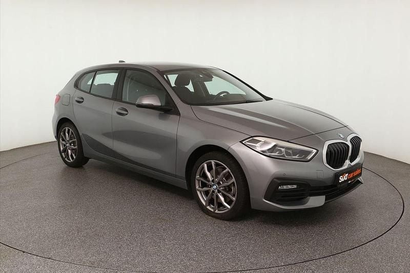 Grau Gebraucht 2023 BMW 120 Advantage Kleinwagen | 22.770 € (Fairer Preis) - Bild 1/4