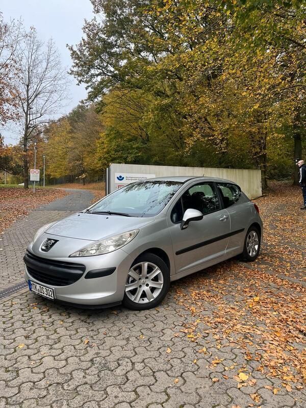 Grau Gebraucht 2006 Peugeot 207 Kleinwagen | 1.000 € (Guter Preis) - Bild 1/4