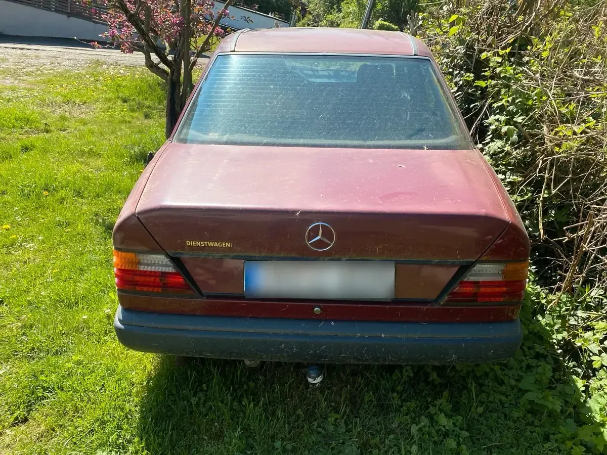 Second-hand Mercedes 200 1987 Roșu Berlinǎ