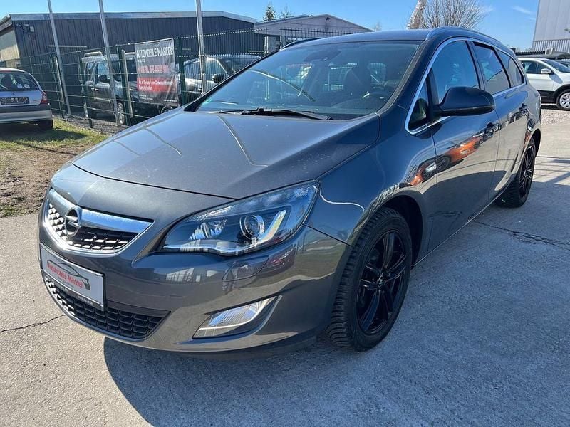 Gebraucht Opel Astra 140 PS (102 kW) 2011 Grau Kombi