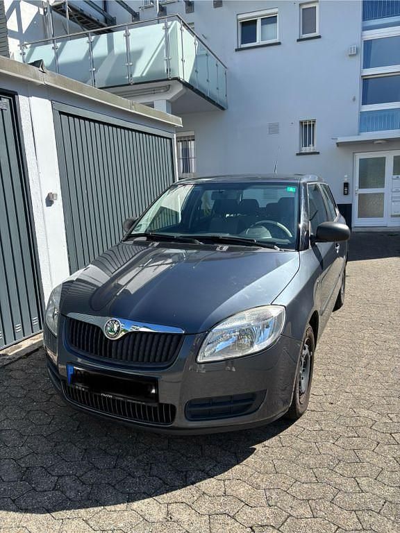 Grau Gebraucht 2009 Skoda Fabia Ambiente Limousine | 3.999 € (Etwas zu teuer) - Bild 1/4