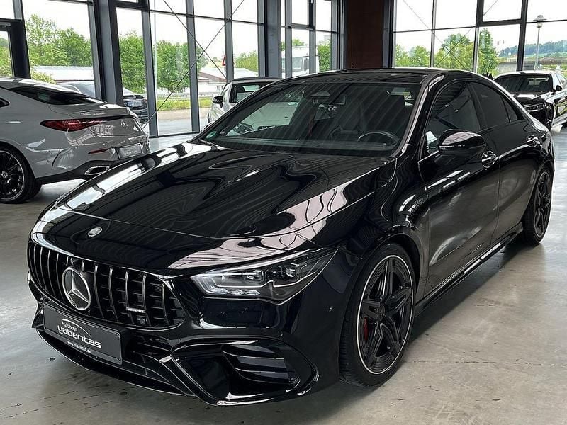 Kosmosschwarz metalliclack Gebraucht 2023 Mercedes CLA45 AMG AMG Coupé | 56.900 € (Fairer Preis) - Bild 1/4