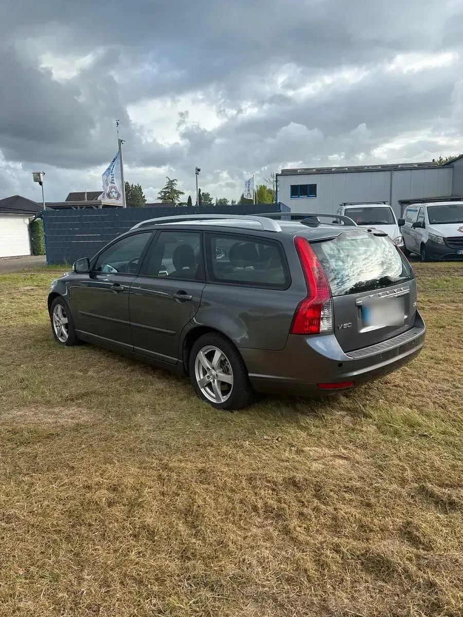 Gebraucht Volvo V50 Business Edition 114 PS (83 kW) 2012 Grau Kombi