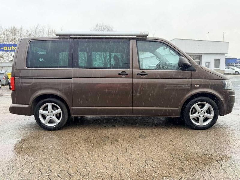 Usado VW Multivan 140 HP (102 kW) 2010 Castanho Monovolume