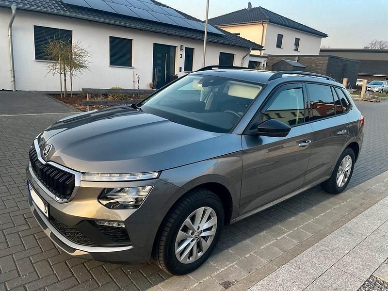 Grau Gebraucht 2024 Skoda Kamiq Selection SUV | 21.900 € (Superpreis) - Bild 1/4