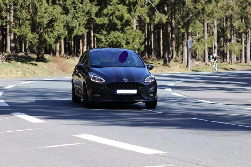 Silber Gebraucht 2020 Ford Fiesta ST Kleinwagen | 19.500 € (Etwas zu teuer) - Bild 1/4