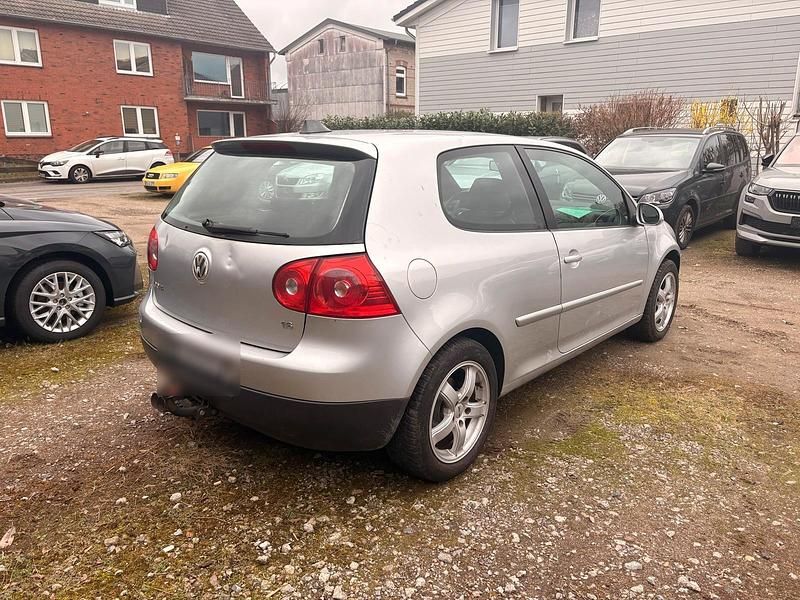 Gebraucht VW Golf V 102 PS (75 kW) 2005 Grau Kleinwagen