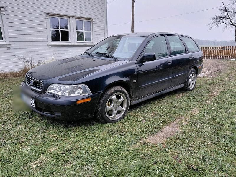Gebraucht Volvo V40 122 PS (89 kW) 2003 Schwarz Kombi