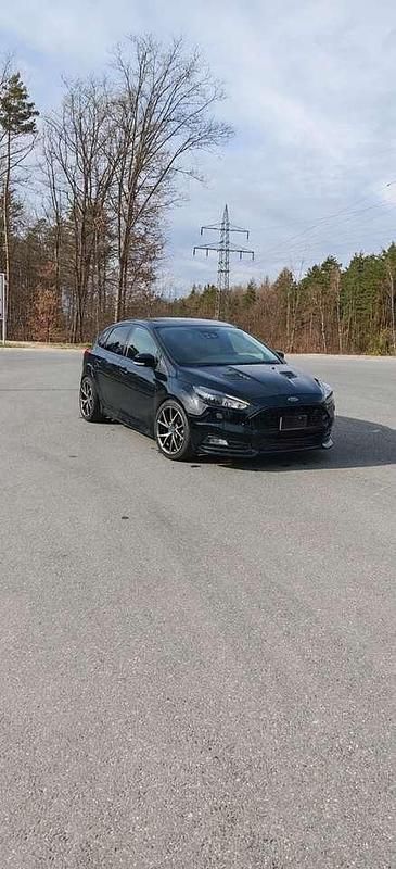 Gebraucht Ford Focus Sport 250 PS (183 kW) 2017 Limousine