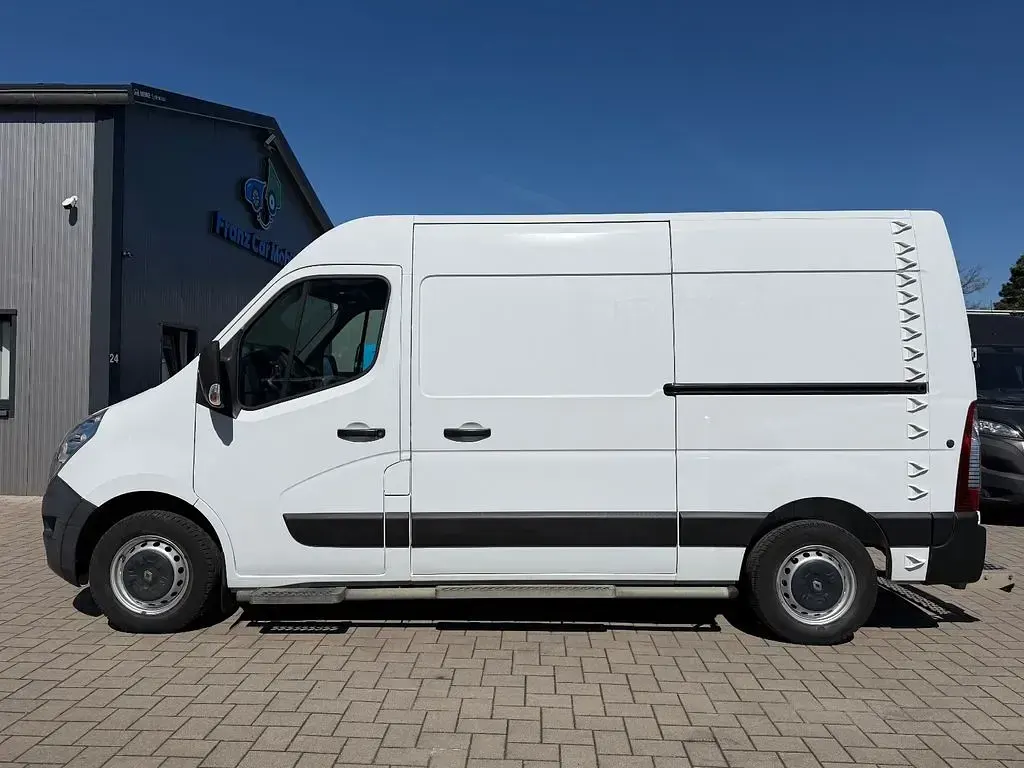 Used Renault Master 145 HP (106 kW) 2020 White Minivan
