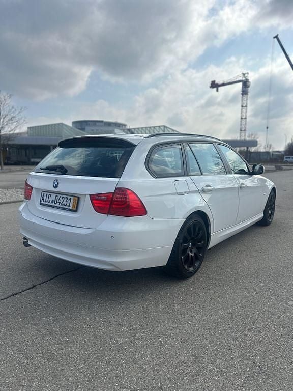Gebraucht BMW 316 116 PS (85 kW) 2011 Weiß Kombi