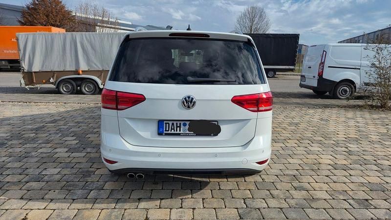 Gebraucht VW Touran Highline 190 PS (139 kW) 2018 Weiß Van / Kleinbus